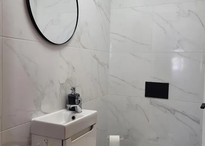 Piekny Centrum 2 Sypialnie Z Basenem *